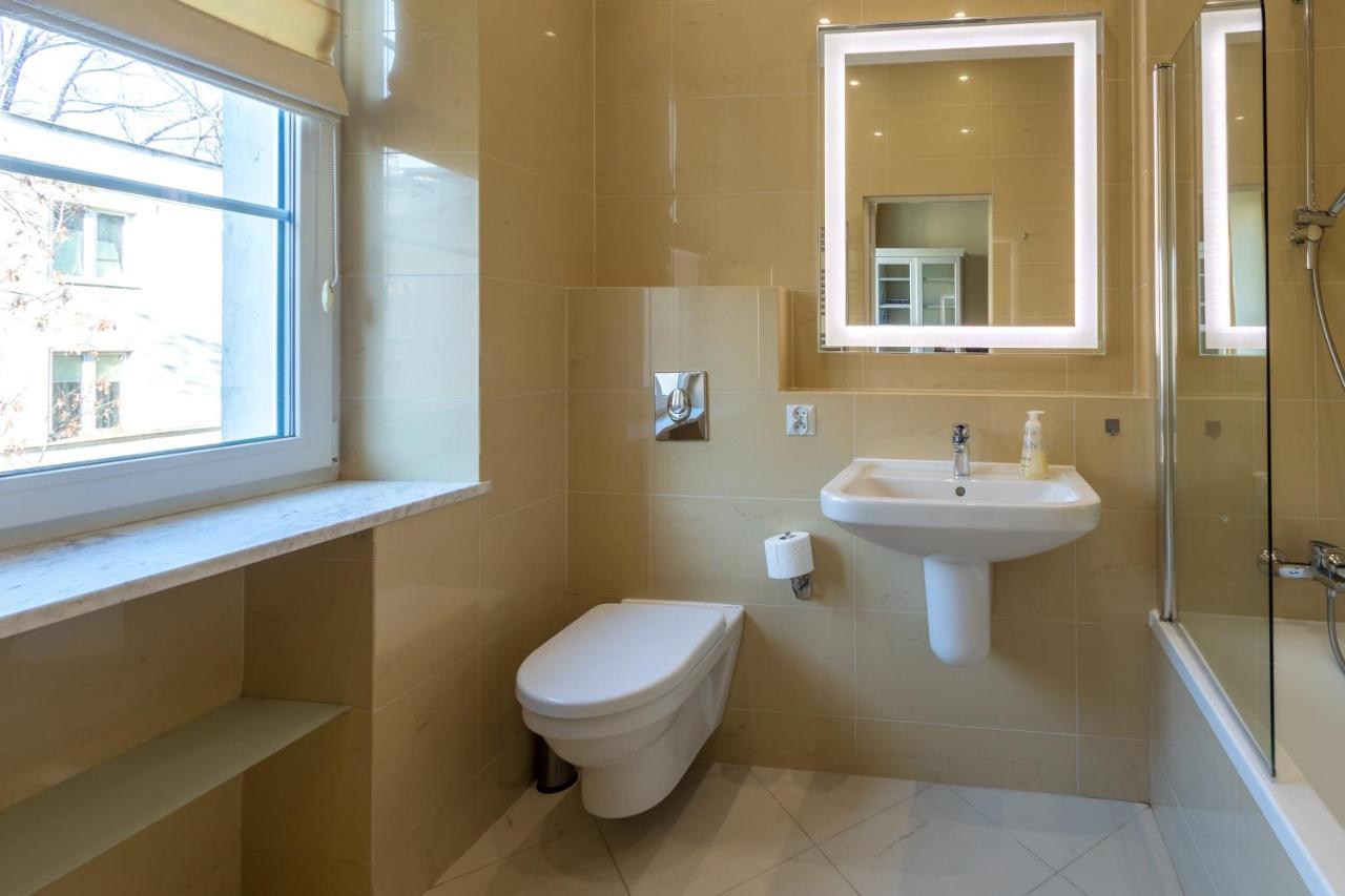 Apartament Luster I Obrazow Varsovie Extérieur photo