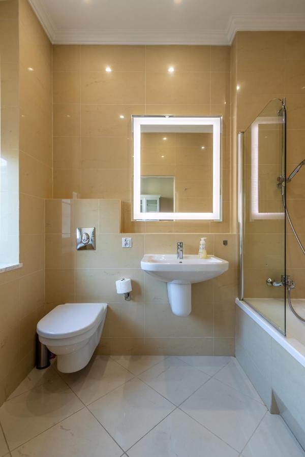 Apartament Luster I Obrazow Varsovie Extérieur photo