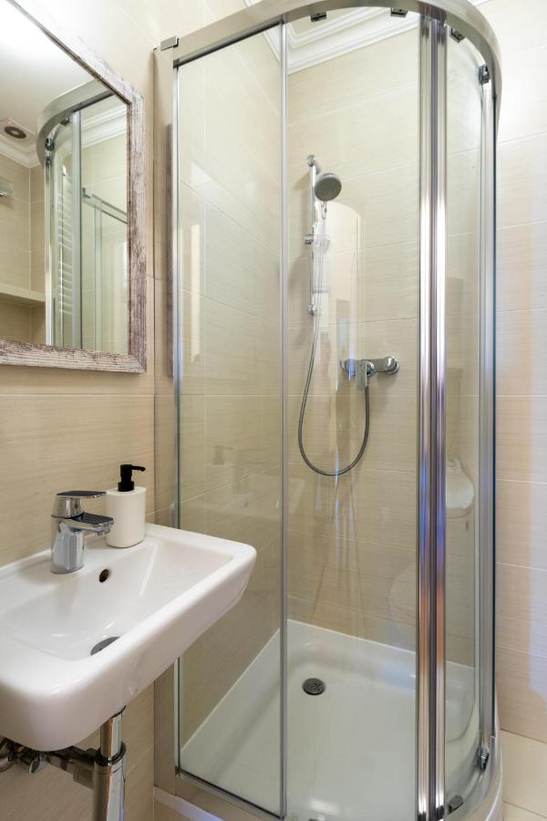 Apartament Luster I Obrazow Varsovie Extérieur photo